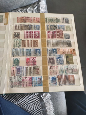 Άλμπουμ γραμματοσήμων μεταχειρισμένο με γραμματόσημα