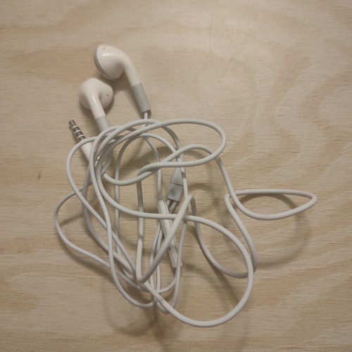 Apple EarPods 3.5mm jack with microphone used