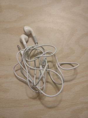 Apple EarPods 3.5mm jack with microphone used