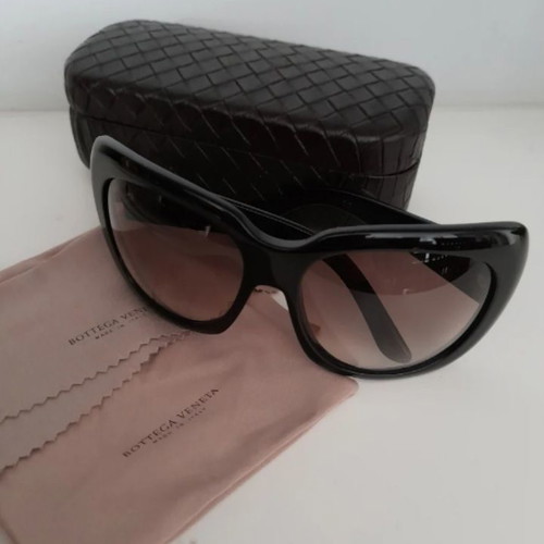 Bottega Veneta Sunglasses like new, black oversized acetate frame