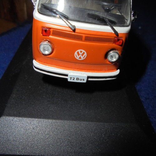 Volkswagen T2 Bus 1973 1:43 miniature orange - white new