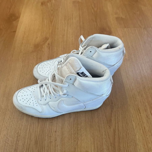 Nike athletic shoes used, size 40, white
