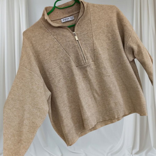 Stradivarius pullover with zipper like new, size S, beige