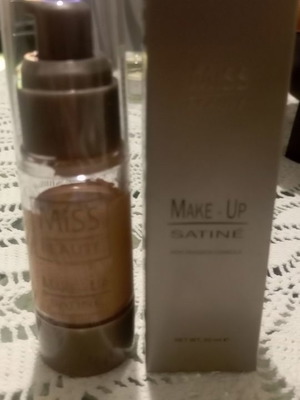 Make up Satine dark shade number 3 new with applicator Miss Beaute Medicon