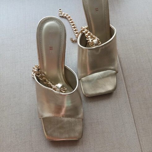 Mules gold like new with chain and low heel