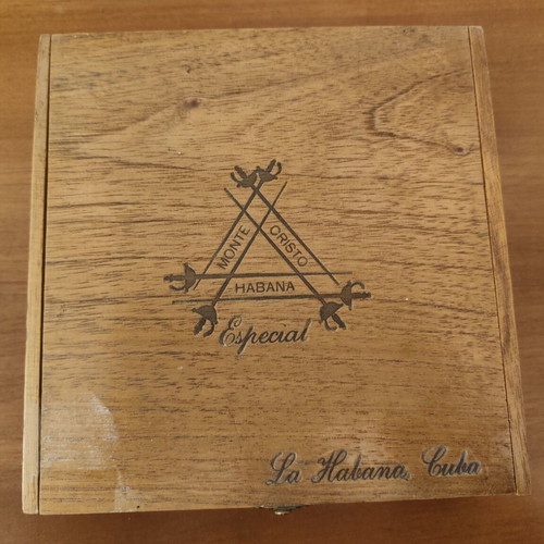 Montecristo Especial wooden cigar case used, vintage 1999