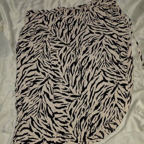 Wrap skirt with print