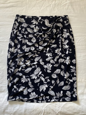 Floral skirt vintage style midi, like new, with lining