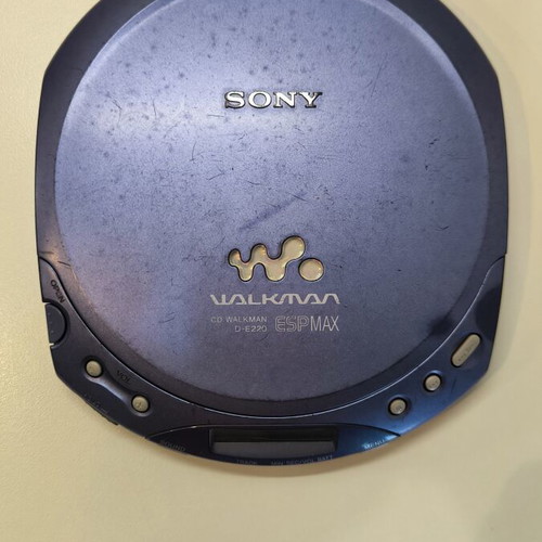 Sony CD Walkman D-E220 ESPMAX used for repair or parts