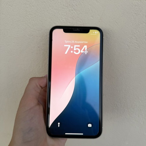 Apple iPhone 11 64GB White smartphone