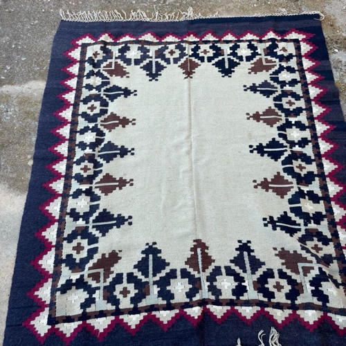 Handmade loom rug like new