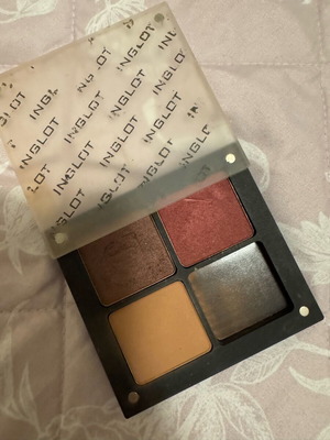 Inglot eyeshadow palette like new with one matte and two shimmery