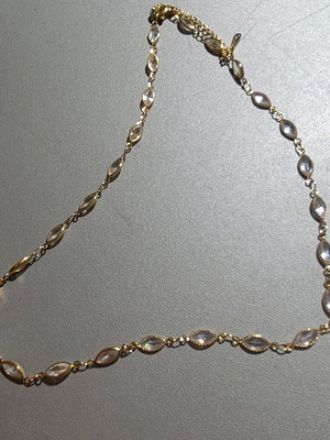 Necklace that embraces the neck new with beautiful designs
