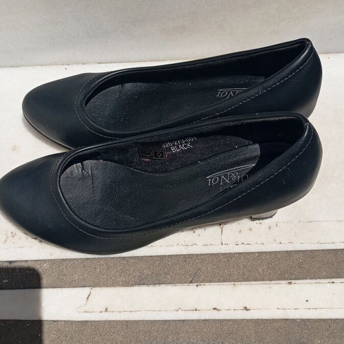 Black Voi & Noi pumps size 39