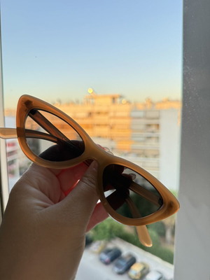 Sunglasses like new, beige color, very special