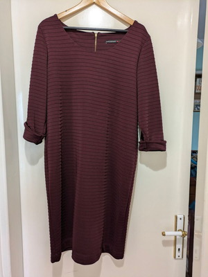 Midi Ossigeno dress with textured burgundy fabric, like new, size L