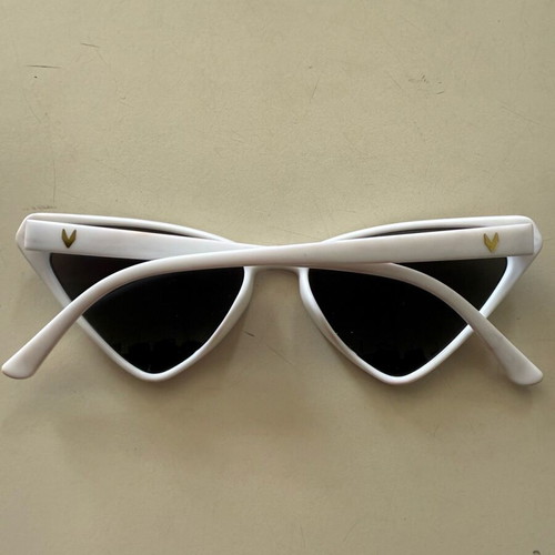 Cat eye sunglasses white like new with UV protection