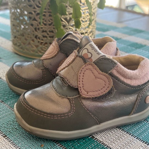 Mayoral sneakers used no 20 in neutral color