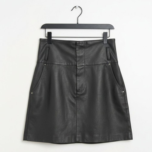 Paranoia leatherette skirt like new, black, size M