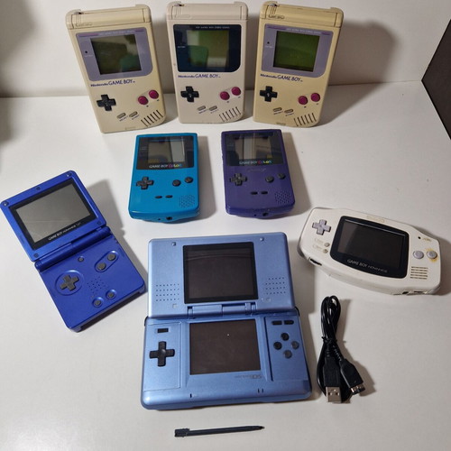 Nintendo Game Boy consoles like new, full set including DS Fat