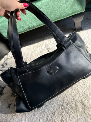Tod’s black leather handbag like new
