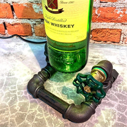 Φωτιστικό γραφείου Jameson βιομηχανικού στυλ από σιδερένιους σωλήνες