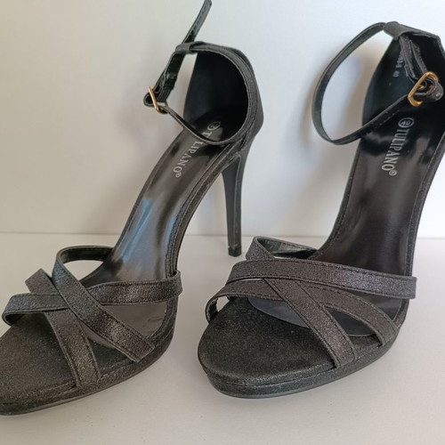 Tulipano black high-heeled sandals used with rhinestones and 11 cm heel, size 40