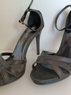 Tulipano black high-heeled sandals used with rhinestones and 11 cm heel, size 40