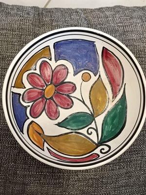 Vintage hand-painted plate, 18 cm diameter