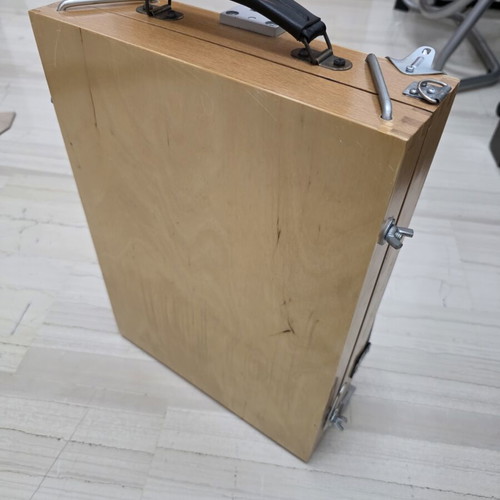 Painting case with foldable easel legs