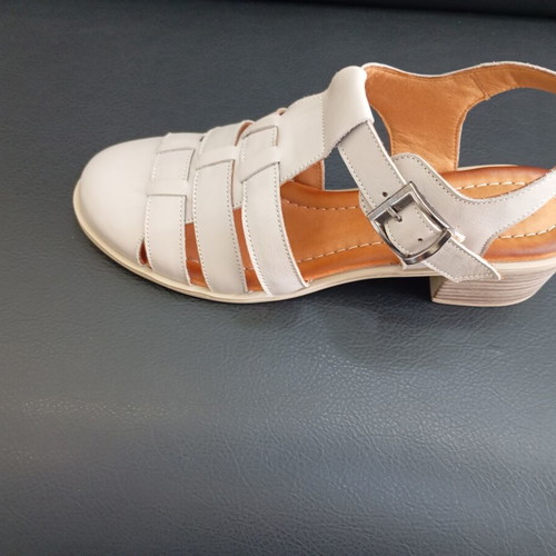 Leather sandals size 36, new, low heel, soft sole, grey