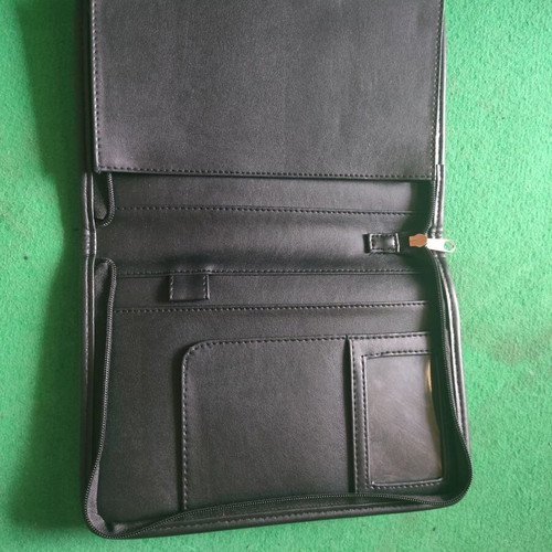 Professional A4 document organizer briefcase with zipper, black