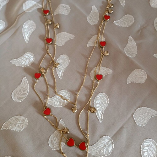 Women's triple necklace like new, red and gold