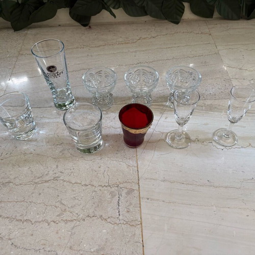 Set of 9 shot glasses like new, various designs