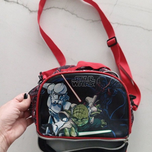Star Wars bag in very good condition with 2 compartments