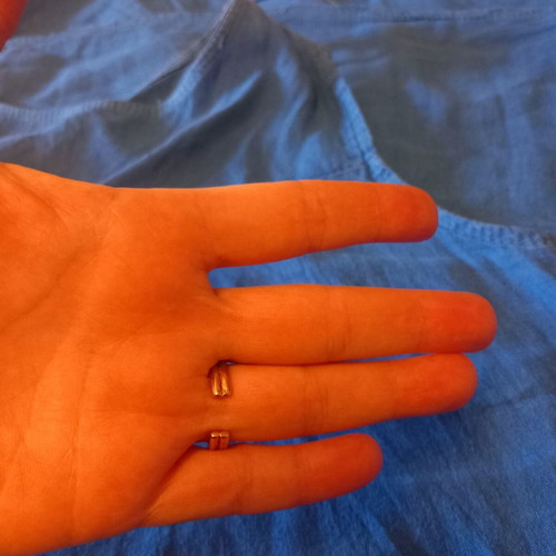 Gold ring like new, diameter 2 cm