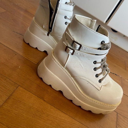 White platform ankle boots size 38 used, leather with shiny laces