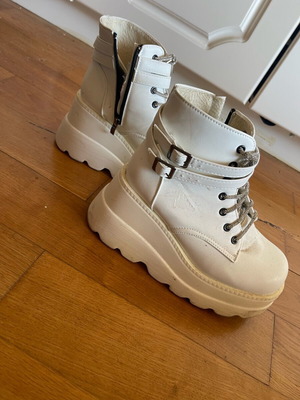 White platform ankle boots size 38 used, leather with shiny laces