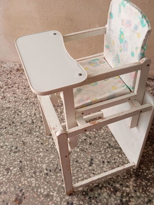 Σετ ξύλινο τραπεζάκι και καρεκλάκι μωρού λευκής λάκας, σαν καινούργιο