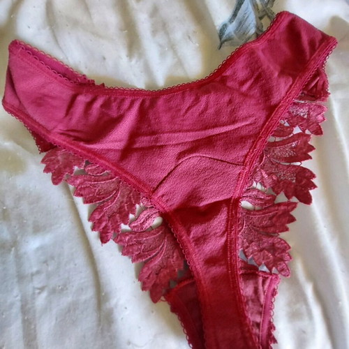 Venus Victoria lingerie burgundy lace new, size S