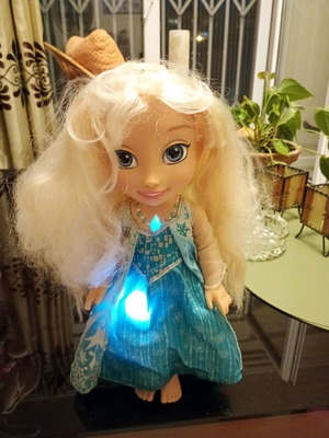Disney Frozen Elsa Jakks Pacific кукла 35см употребявана с батерии