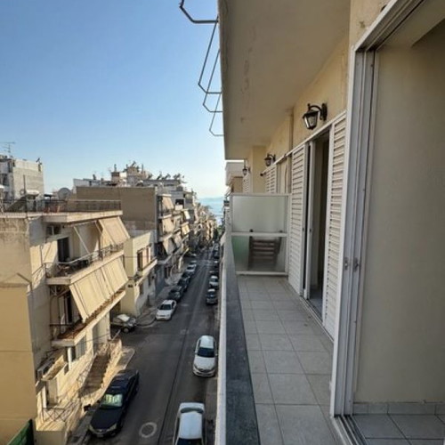 Διαμέρισμα 54 τ.μ. στον 3ο όροφο στο Χατζηκυριάκειο Πειραιά, με βεράντα και ανελκυστήρα