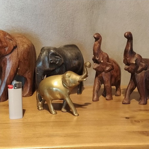Elephants used, pack of 7, 6 wooden and 1 brass