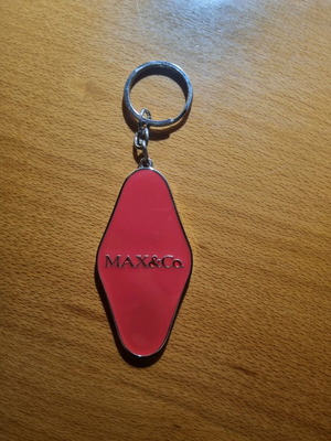 Max&Co keychain new, red