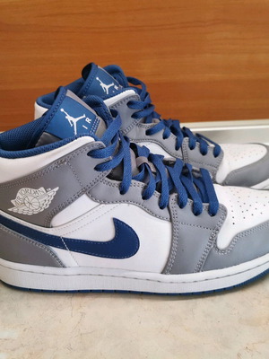 Air Jordan 1 Mid True Blue size 44 like new