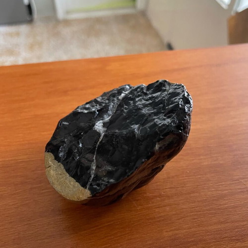 Black flint with quartz vein new