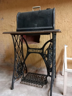 Singer sewing machine used, works properly