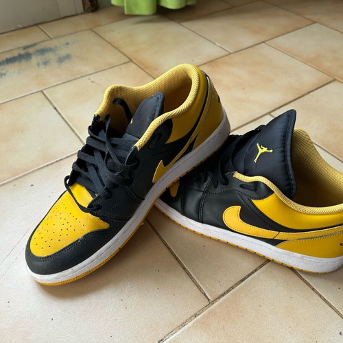 Air Jordan 1 Low black/yellow like new, size 45