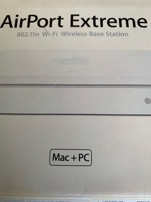 Apple AirPort Extreme Base Station A1143 like new, complete in box