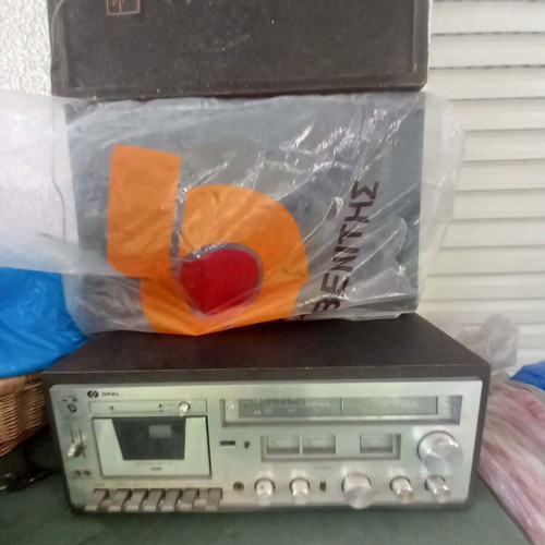 Opal radio cassette player with speakers from the 80s like new